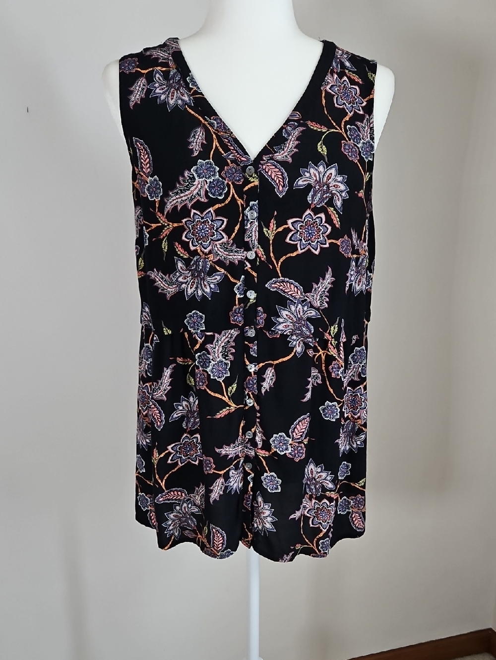 J Jill S Petite Dark Floral Sleeveless Button Up Top V Neck Cottage